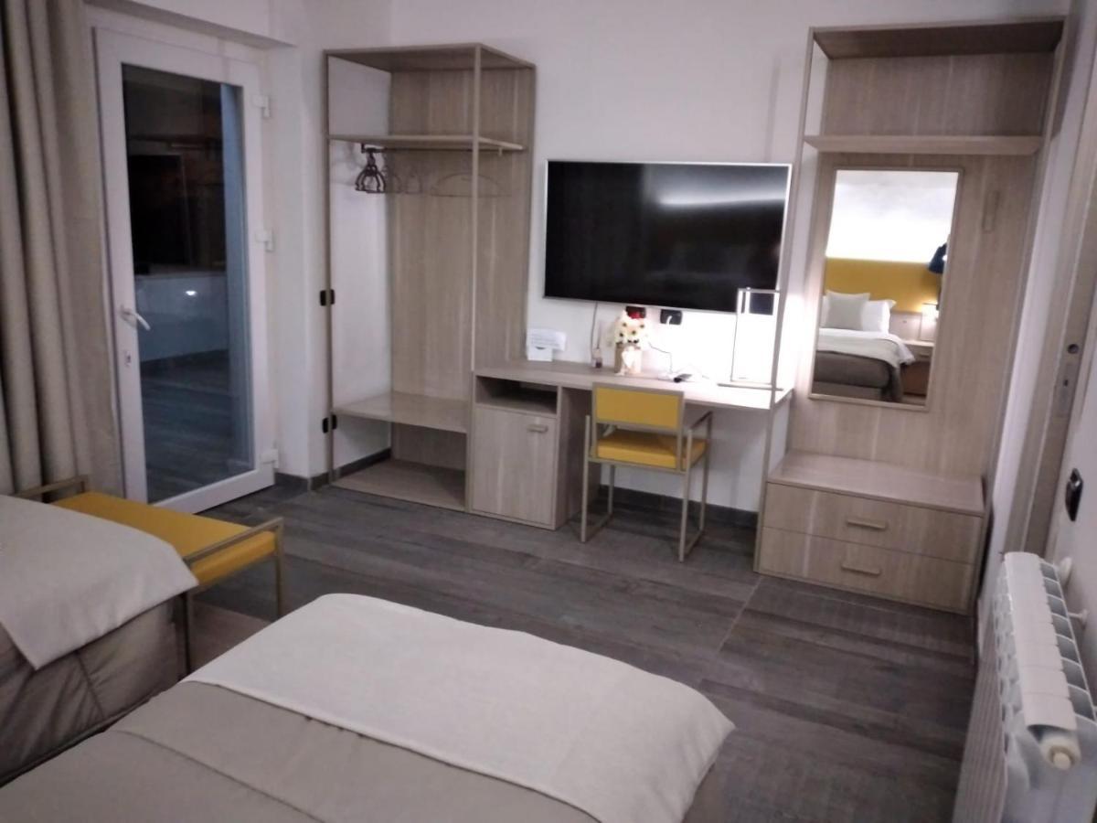 Rainbow Sweet Rooms Валмонтоне Екстериор снимка