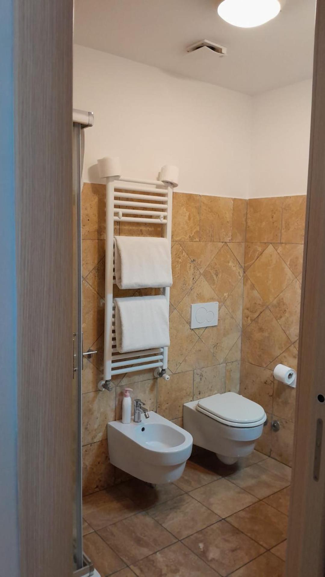 Rainbow Sweet Rooms Валмонтоне Екстериор снимка